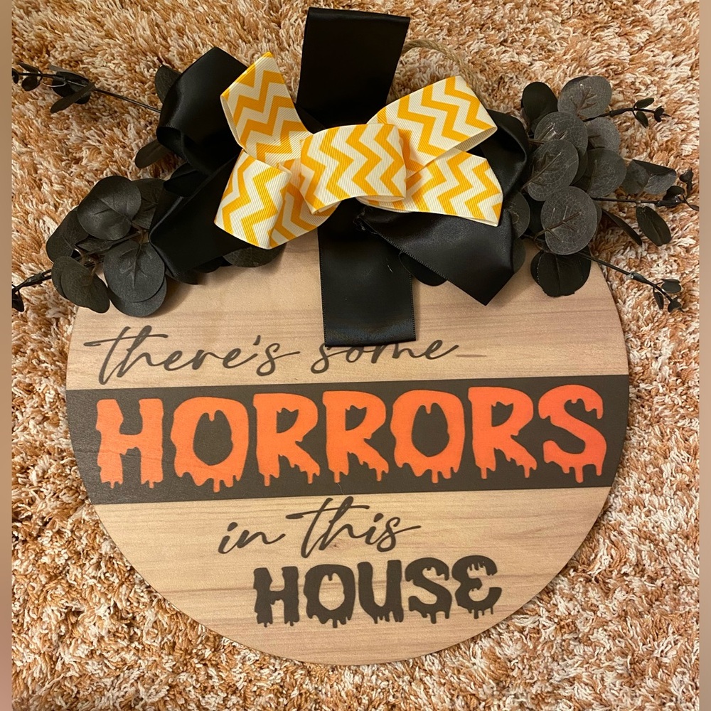 NWT Halloween Door Sogn There’s Some Horrors in the House